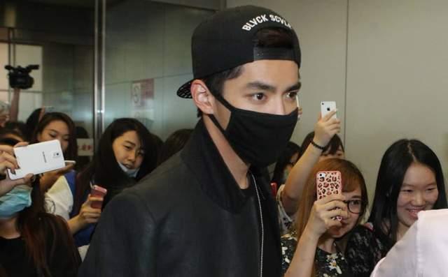 娱乐吃瓜酱人多的地铁,娱乐吃瓜酱成热门话题  第3张